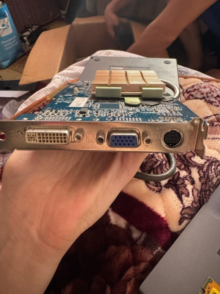 2 видеокарты, 2 ОЗУ и Floppy drive