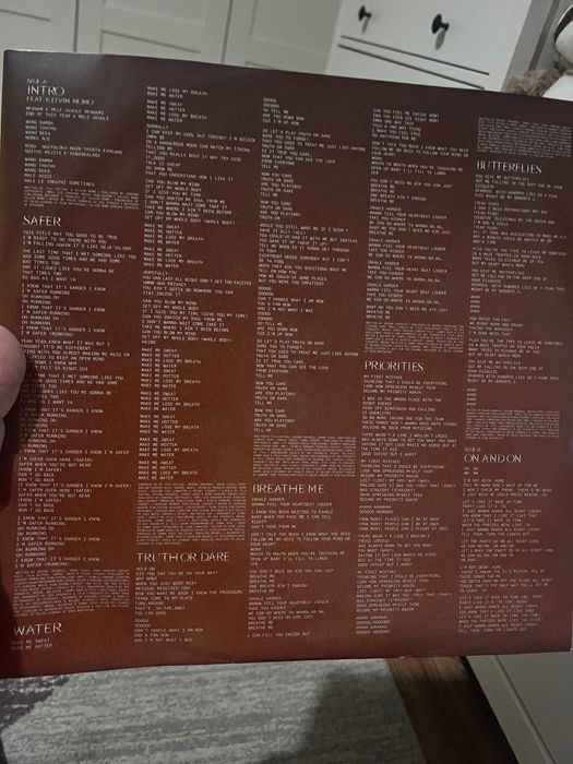 Vinyl nou Tyla portocaliu-transparent