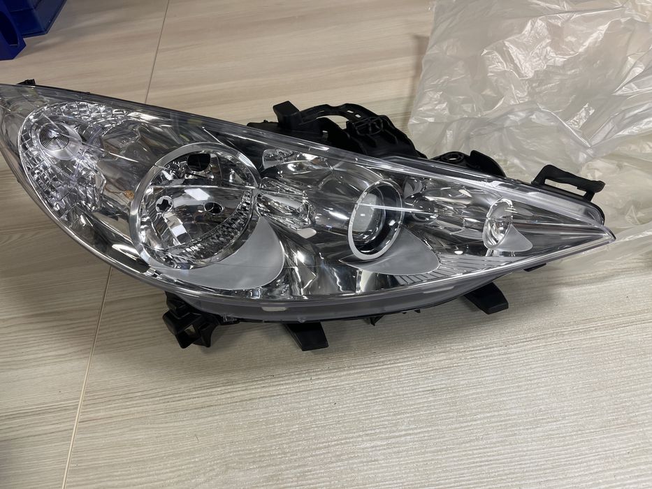 Vand Far dreapta Peugeot 207