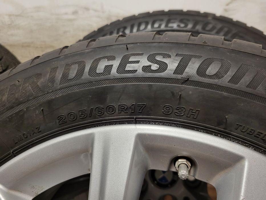 Bmw 17" 5x120 X1 X2 оригинални лети джанти Бмв 205/60/17