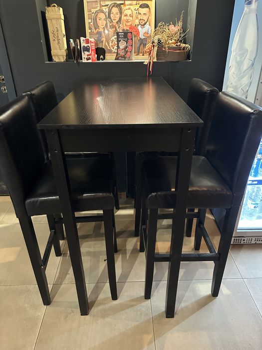 Бар маса и четири стола