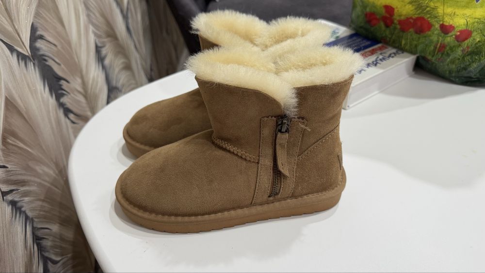 Продам новые натуральные угги для девочки!