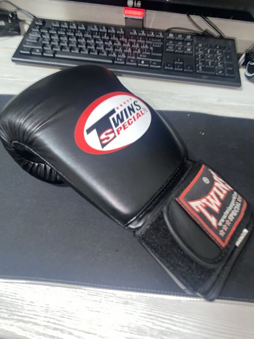Перчатки босксерские, в хорошем виде
