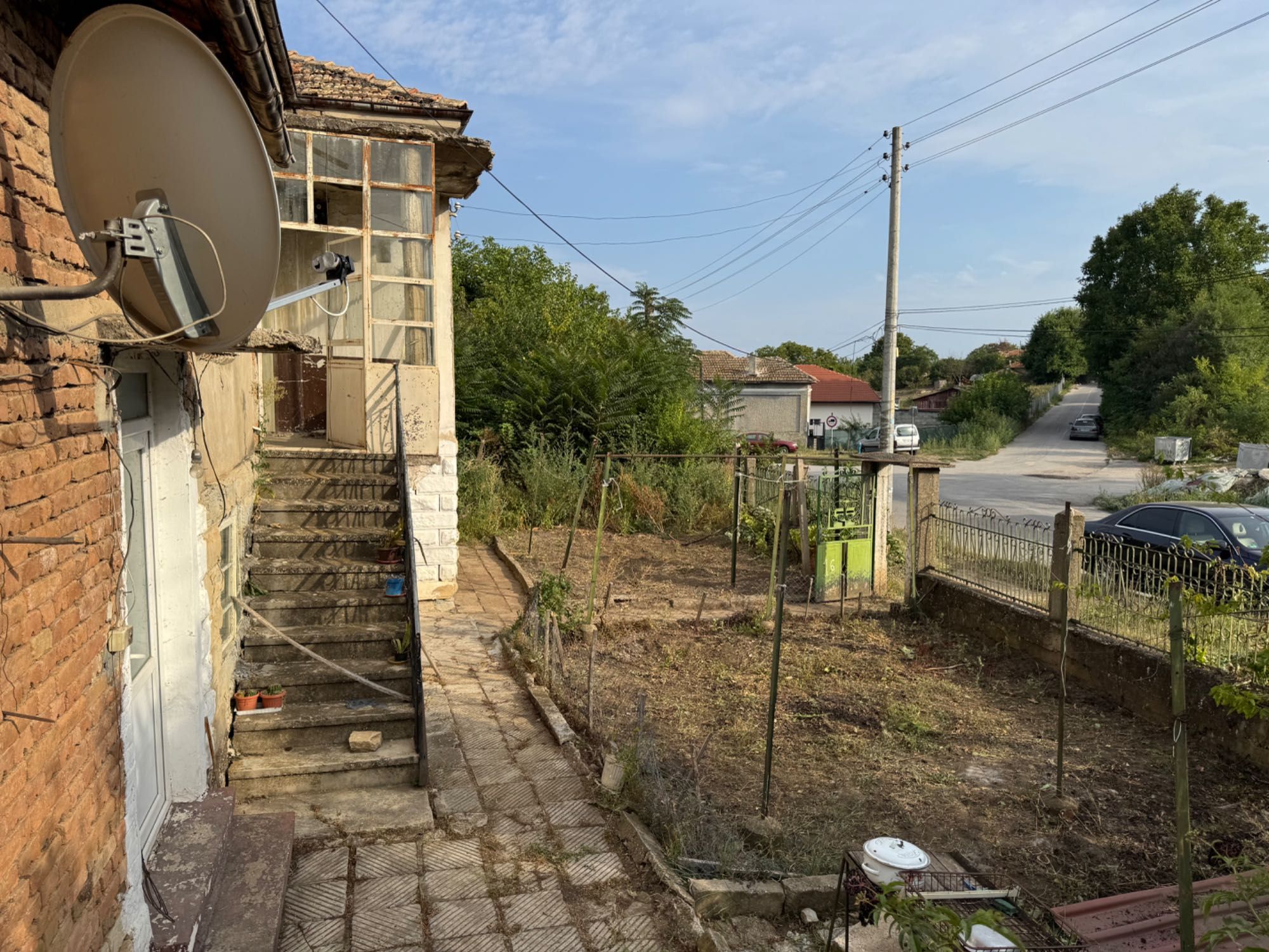Продава се къща с двор в гр. Лозница, обл. Разград