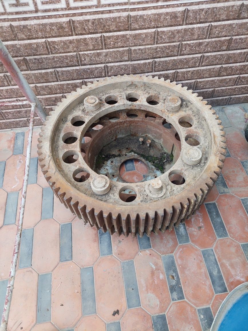 Zapchast sotiladi