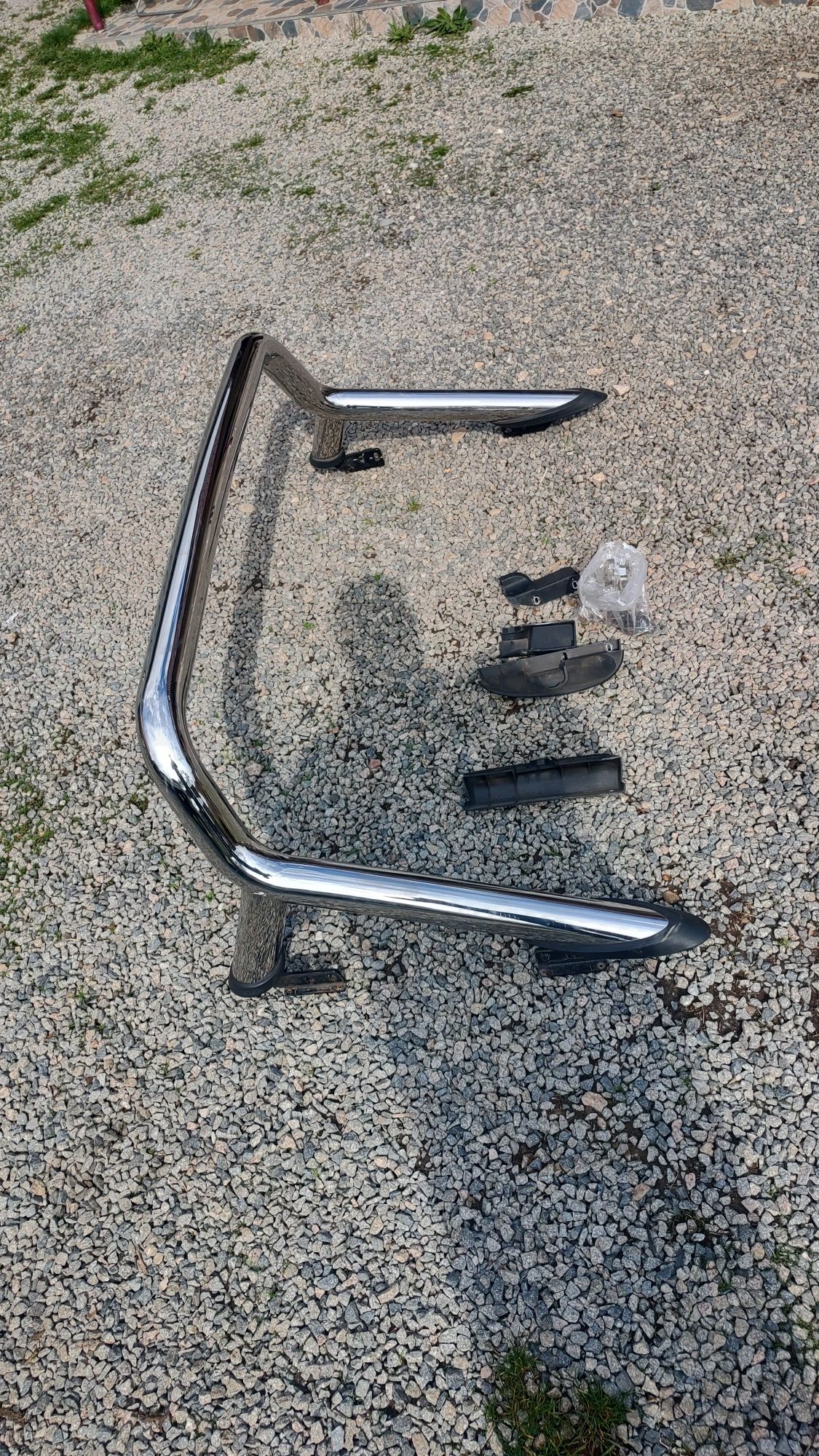 Vând rulou cu rollbar original Toyota Hilux