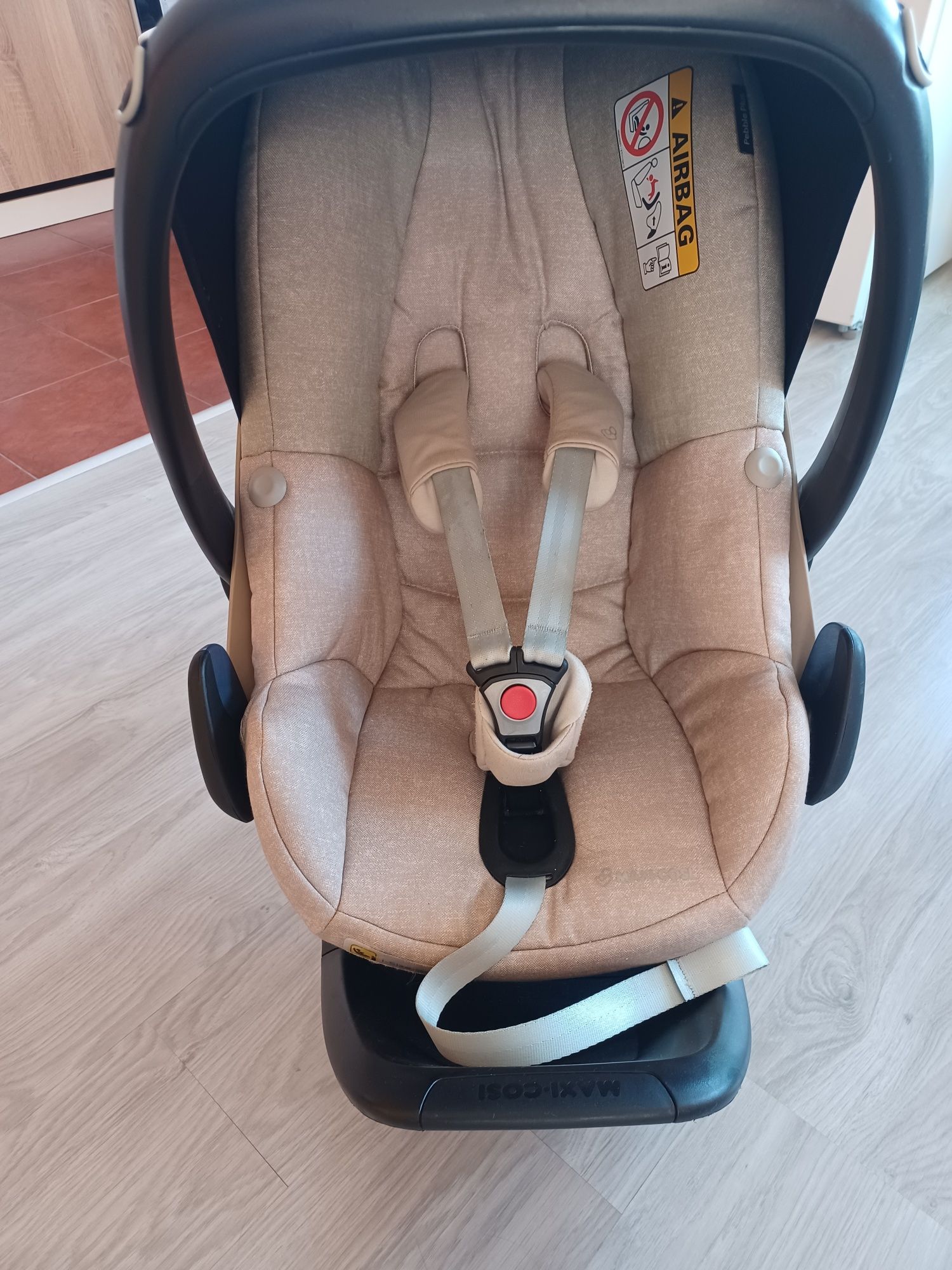 Maxi Cosi Pebble plus 0-12 кг. с Isofix база