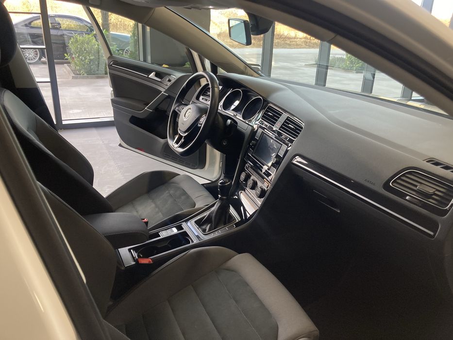 VW Golf 7.5 Highline ( напълно обслужен)