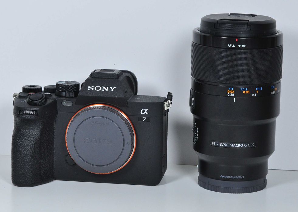 Фотоапарат Sony A7 IV + обектив Sony FE 90mm f/2.8 Macro (2192 кадъра)