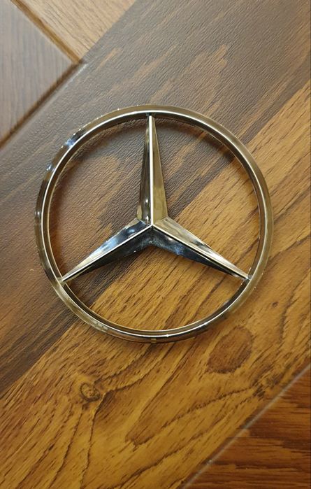 Значок Mercedes Benz