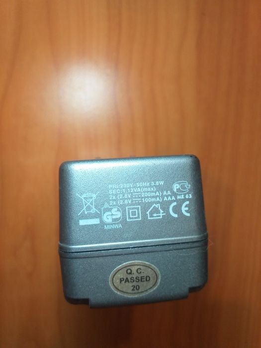 Incarcator acumulatori AA SI AAA Ni-cd