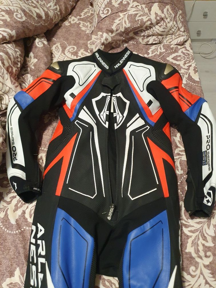 Combinezon NOU Arlen Ness ProSeries Racing marimea 50 (nu alpinestars)