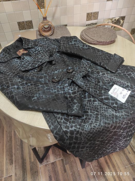 Два Плаща необычно удобные 46 разм