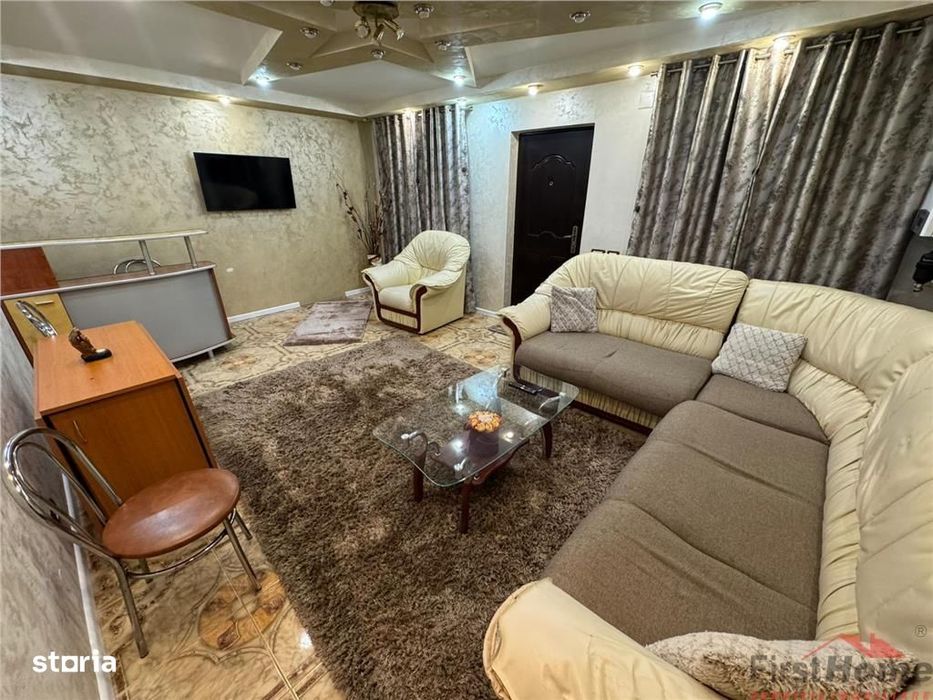 Apartament 4 camere, parter inalt, parcare proprie, zona Piata - Scoal