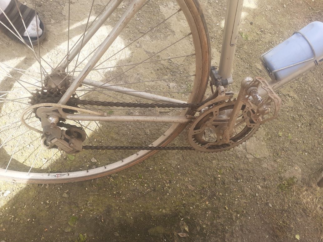Bicicleta cursiera Atala