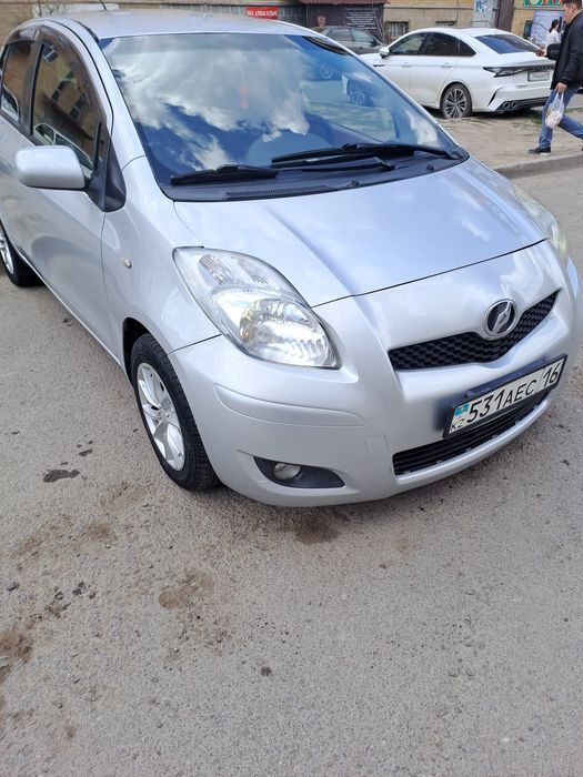 Продам Тойота Ярис хэтчбэк