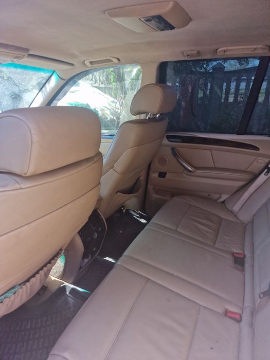 Vând x5 e53 sau schimb 
420000 km 
3.