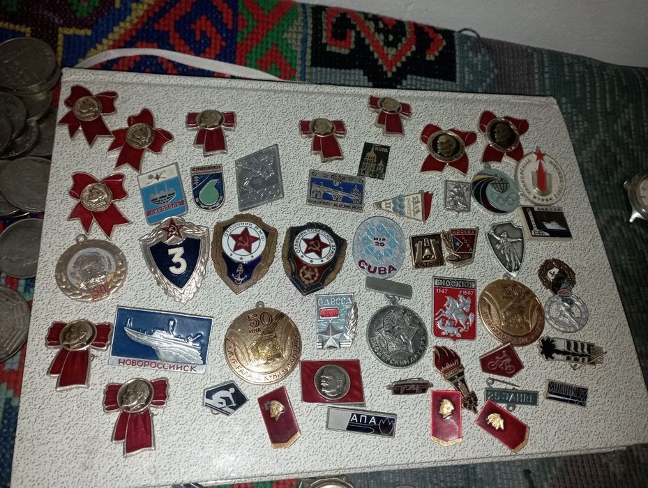 Tanga medal zinachik va antikvar buyumlar hammasi optim sotiladi