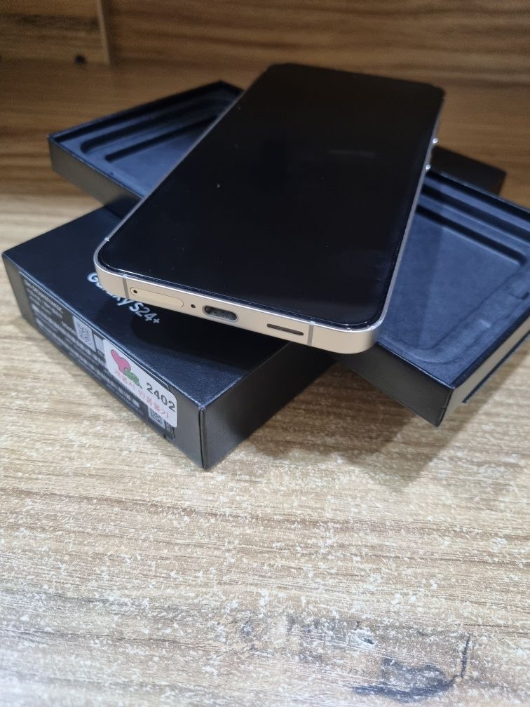 Samsung Galaxy  s24 +