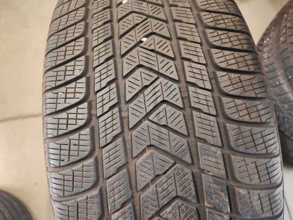 2бр. зимни гуми 285/45/22 Pirelli