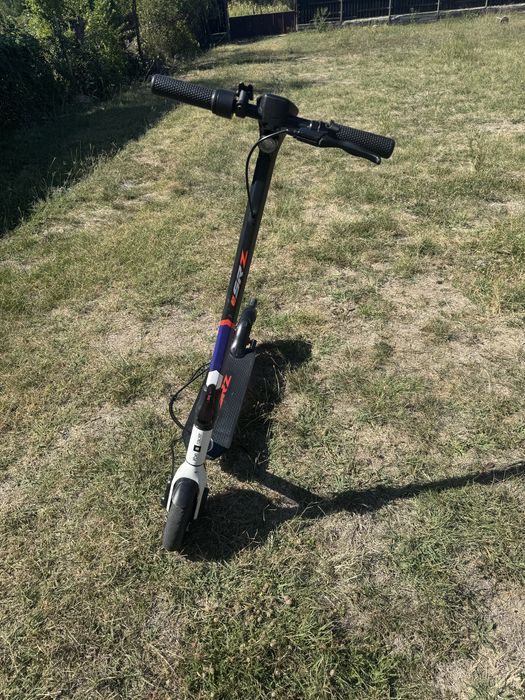 Trotineta electrica APRILIA E-SRZ, 8.5 inch, 25km/h, autonomie 25km