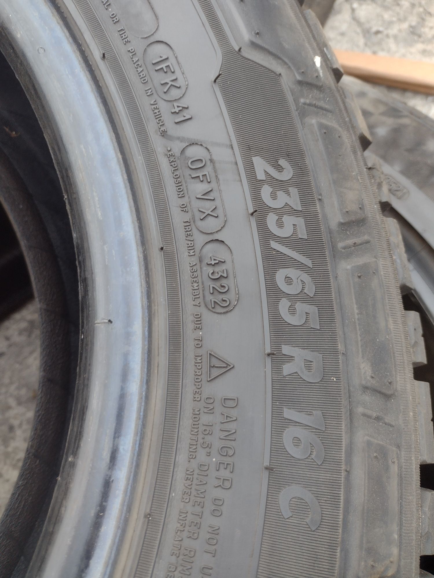 Перфектни 2бр.235/65/16С Michelin CC Agilis dot4322