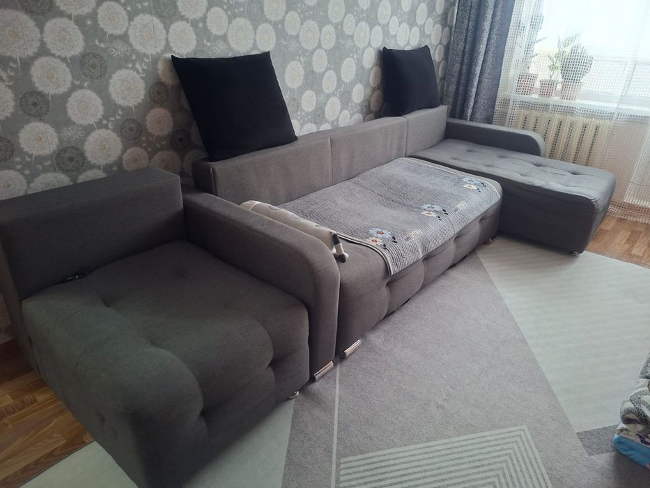 Отдам бесплатно диван и кресло