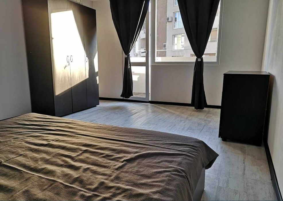 Дава се под наем Тристаен апартамент в Бургас, Меден рудник - зона Б - 62 кв.м за 300 € - Снимка #1