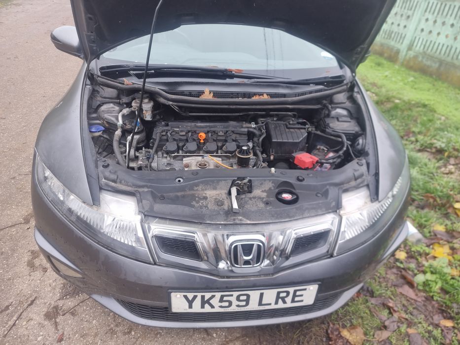 Dezmembrez Honda civic 1.8 i-vtec 2010