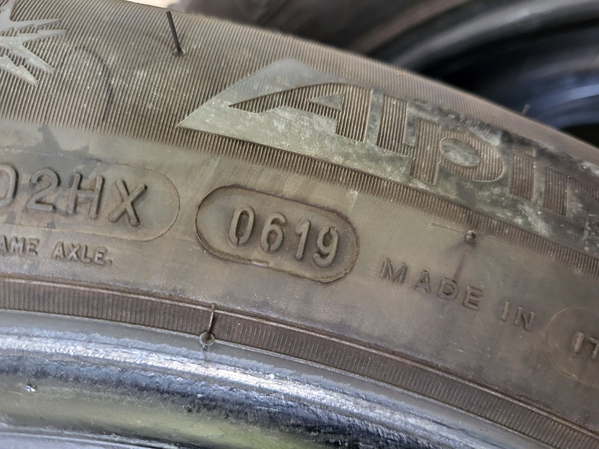 4 бр зимни 225/55/17 Michelin RFT