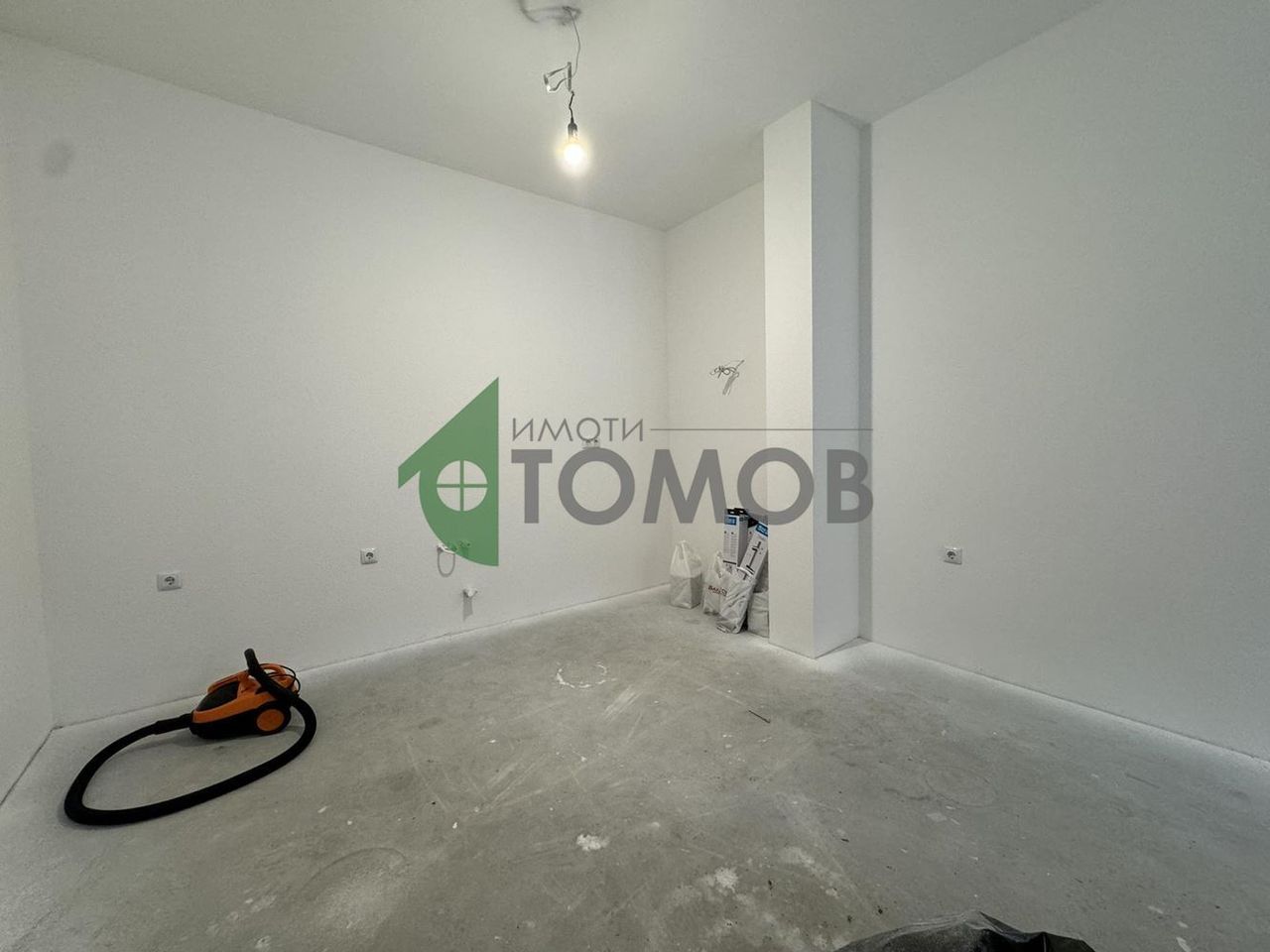 Продава се Тристаен апартамент в Шумен, 5-ти полк - 84 кв.м за 1155 €/кв.м - Снимка #1