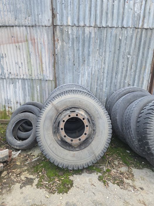 Anvelope cu jante si fara pentru camioane