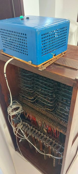 Vând centrală telefonică manuală