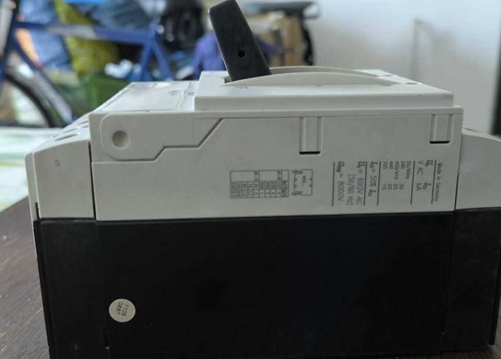 Separator de sarcina/ intrerupator de mare putere