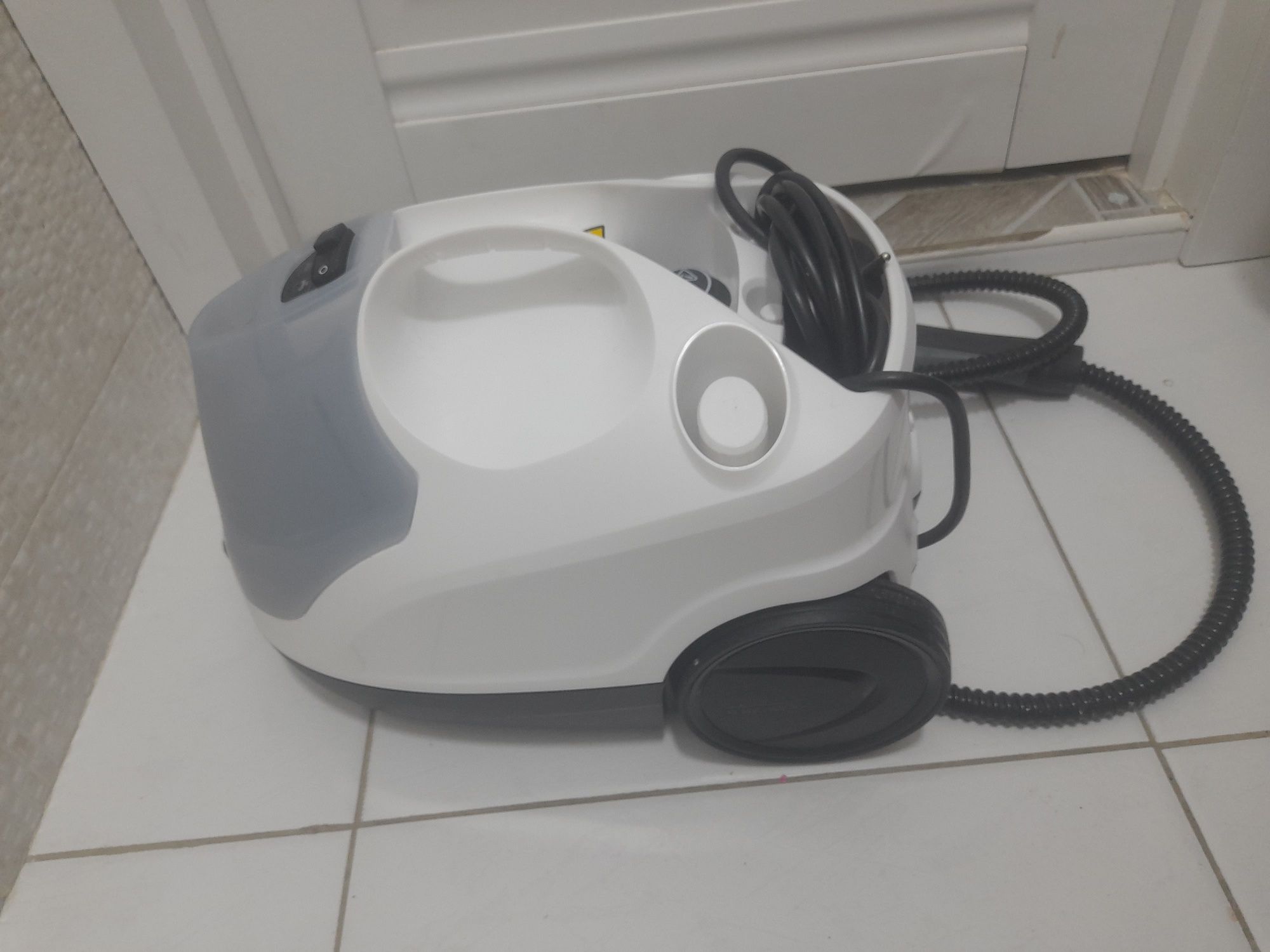 Продам пароочиститель Karcher SC 4 EasyFix Plus белый
