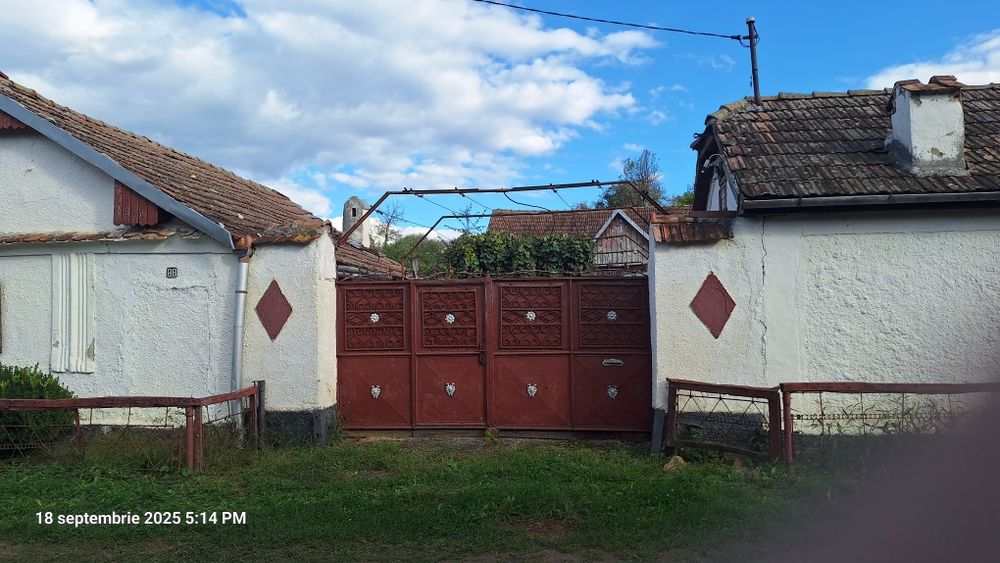 Casă de vânzare în Țichindeal, 35 km de Sibiu