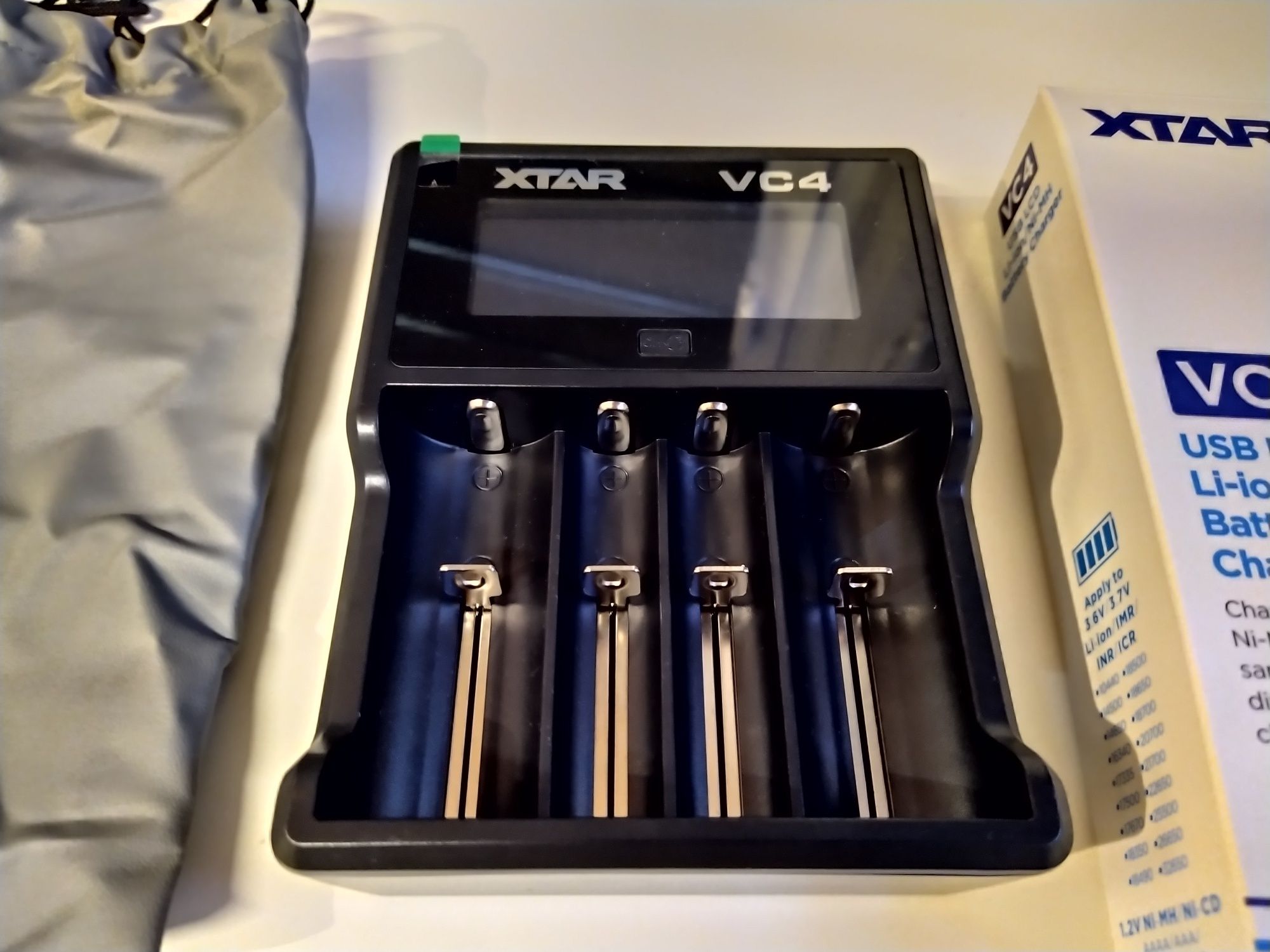 XTAR VC4 - Incarcator profesional smart acumulatori 18650 26650 etc