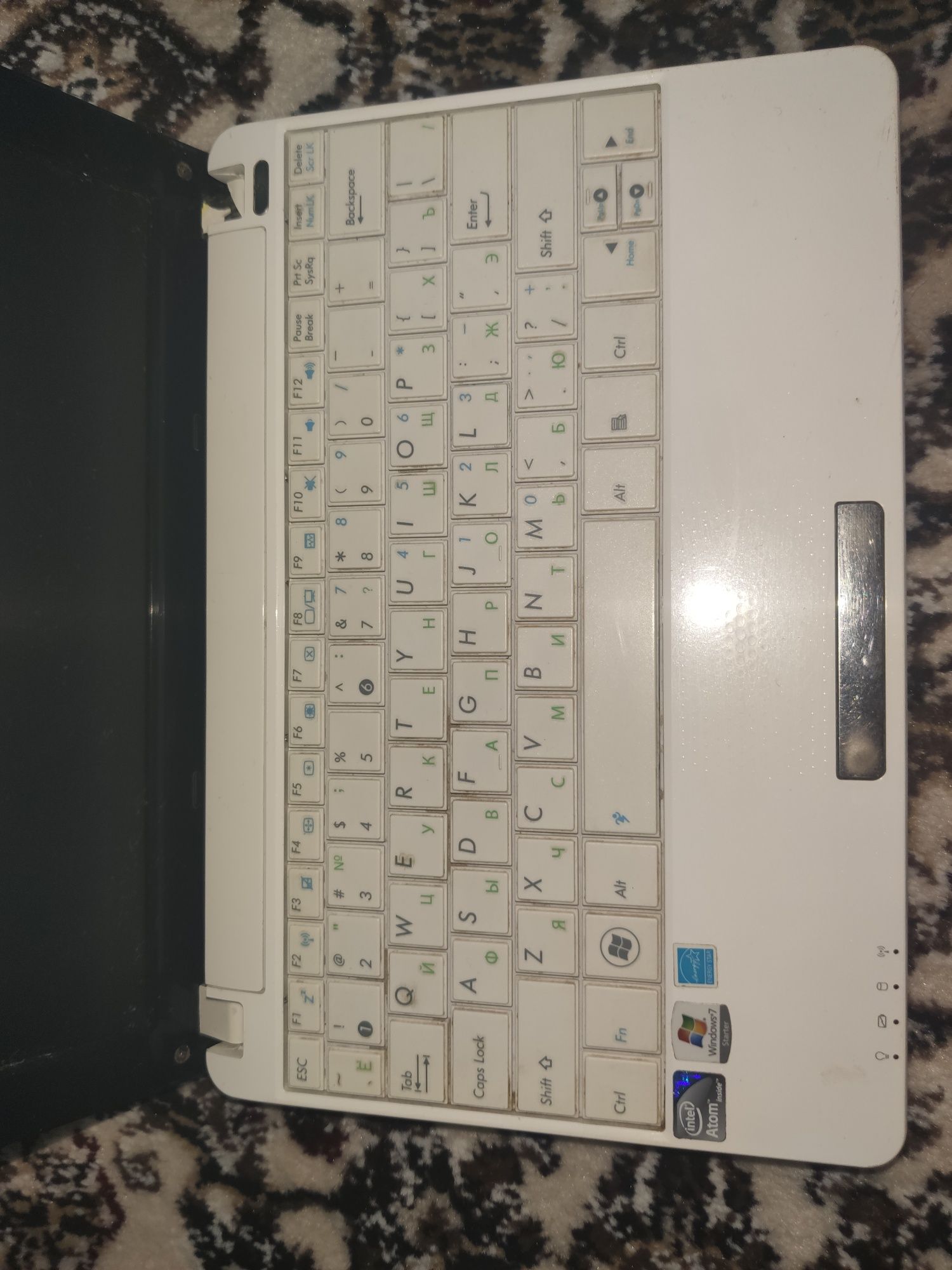 Asus Netbuk sotiladi, 250 GB xotira, 2 GB Ddr3 azu, Zaryad ushleydi
