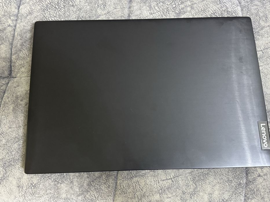 Lenovo IdeaPad S145-15IWL продаётся ноутбук.