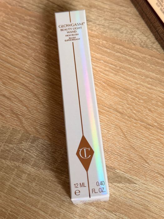 Нови кремообразни хайлайтъри и руж на Charlotte Tilbury