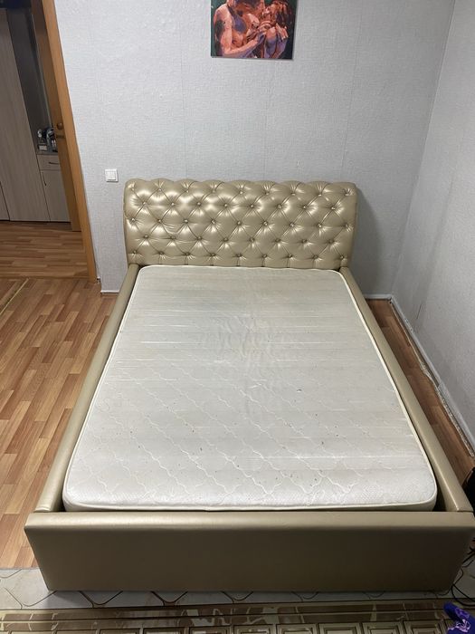 Кровать двухспальная