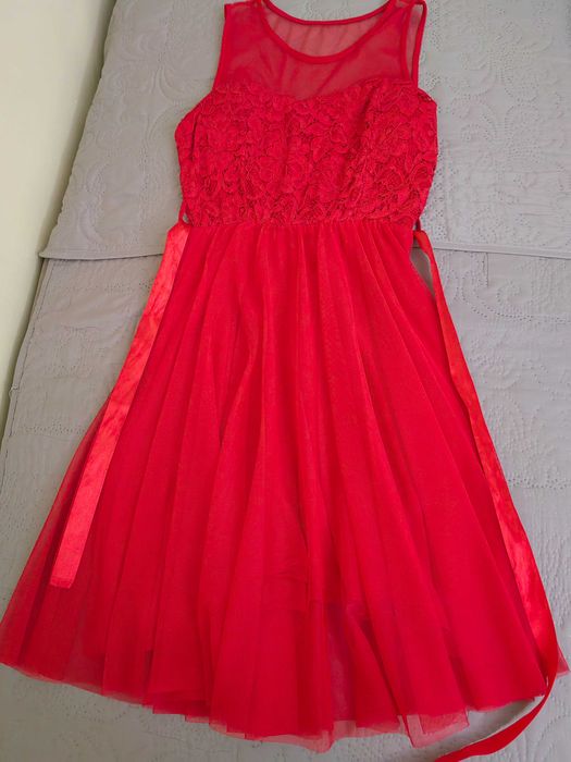 Продажба на официлана рокля в червен цвят