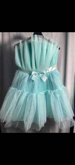 Рокля цвят мента нова е