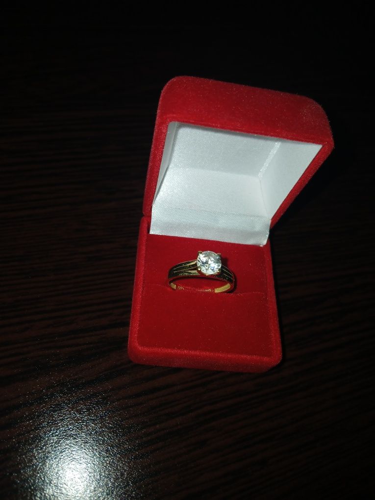 Vând inel logodna 14k nou