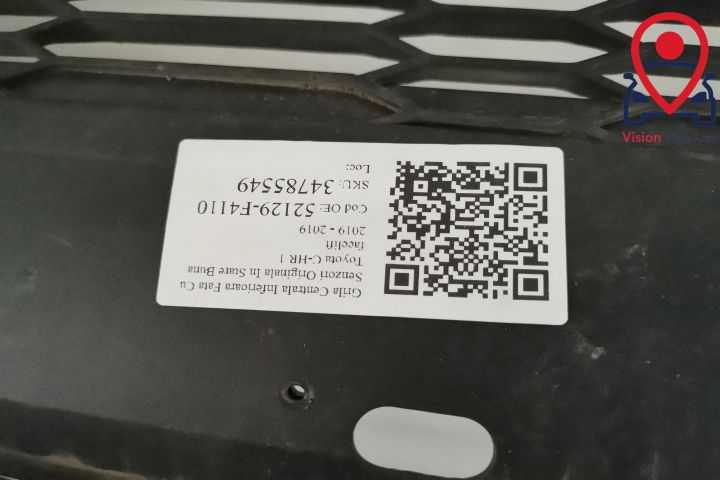 Централна предна решетка с оригинални сензори в добро състояние Тойота