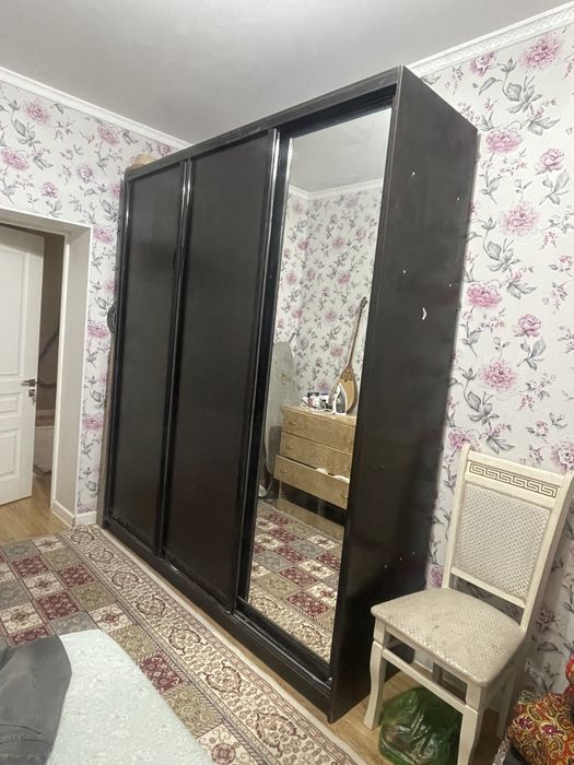 Продам срочно Шкаф купе б/у в хорошем состоянии