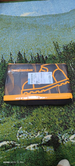 Рабочие ботинки с металлическими вставками