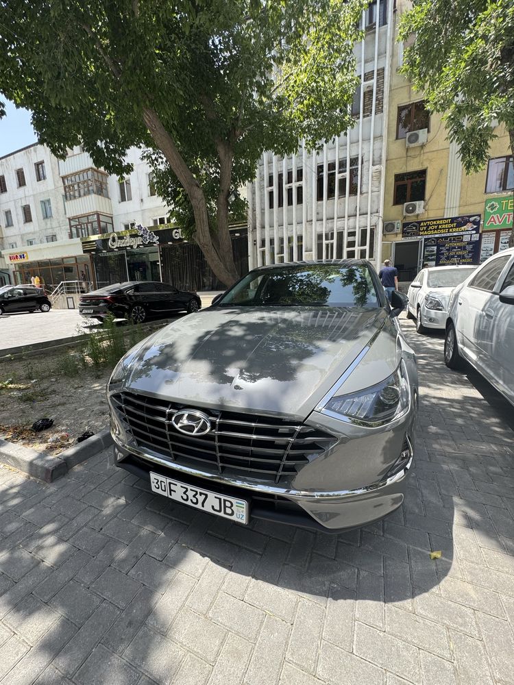 Hyundai sanata sotiladi