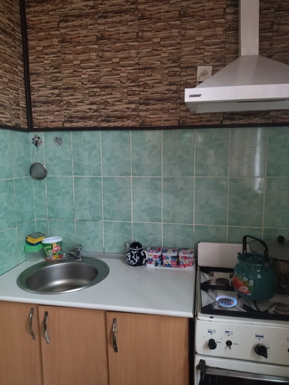 Yangiyolda 2 xonali dom sotiladi arintir Oaziz akva park roparasida