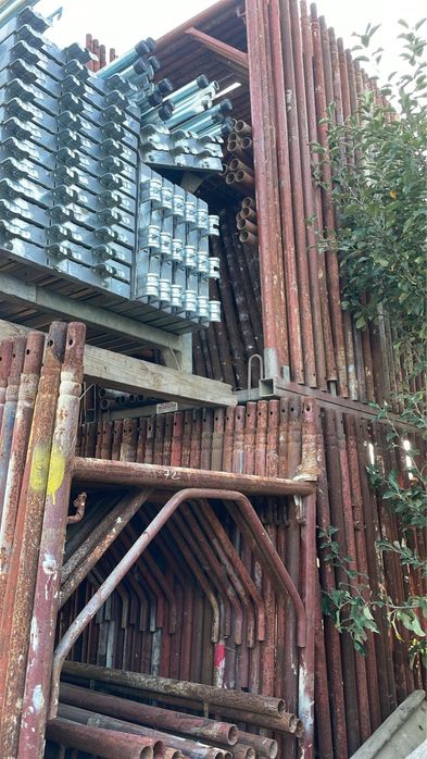 Lot 1500 mp schela metalica import Italia